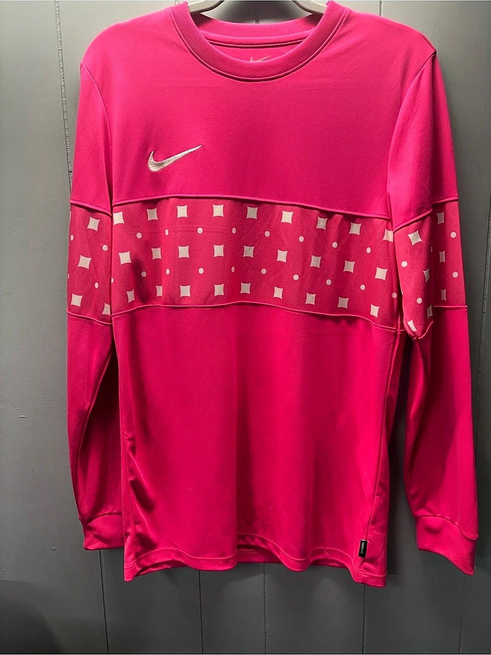 Nike Dri-FIT Slim Fit Geometric Athletic Top in Pink Medium Like New